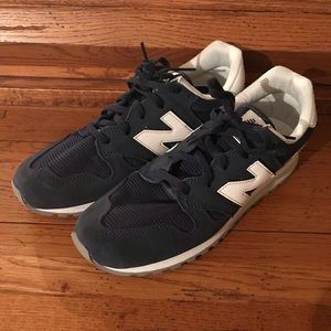 Hardly worn New Balance 520 sneaker